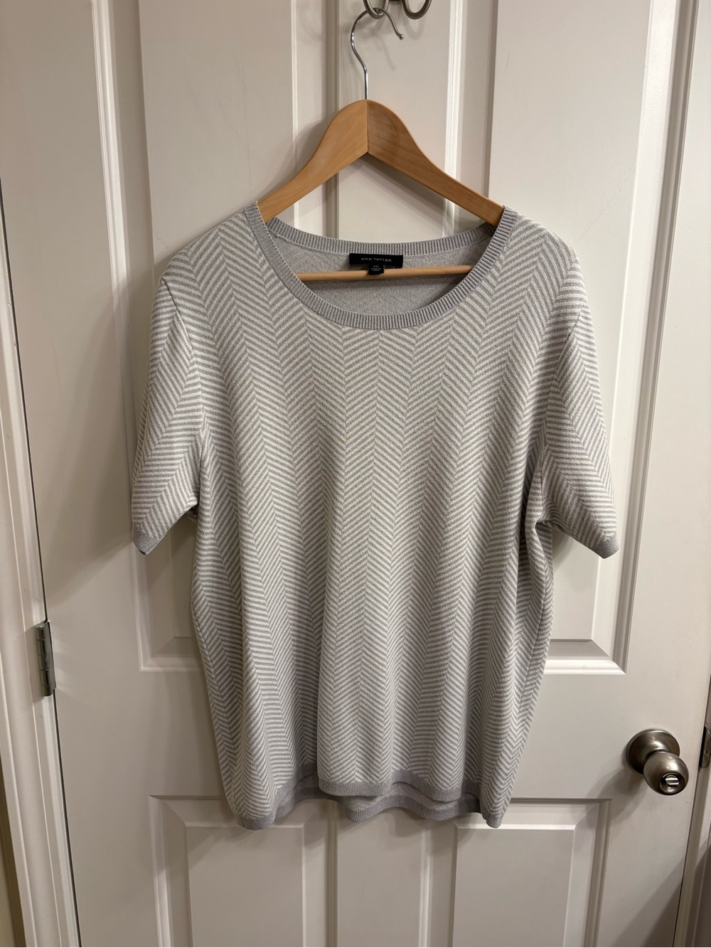 Ann Taylor Gray White Chevron Knit Short Sleeve Sweater XXL